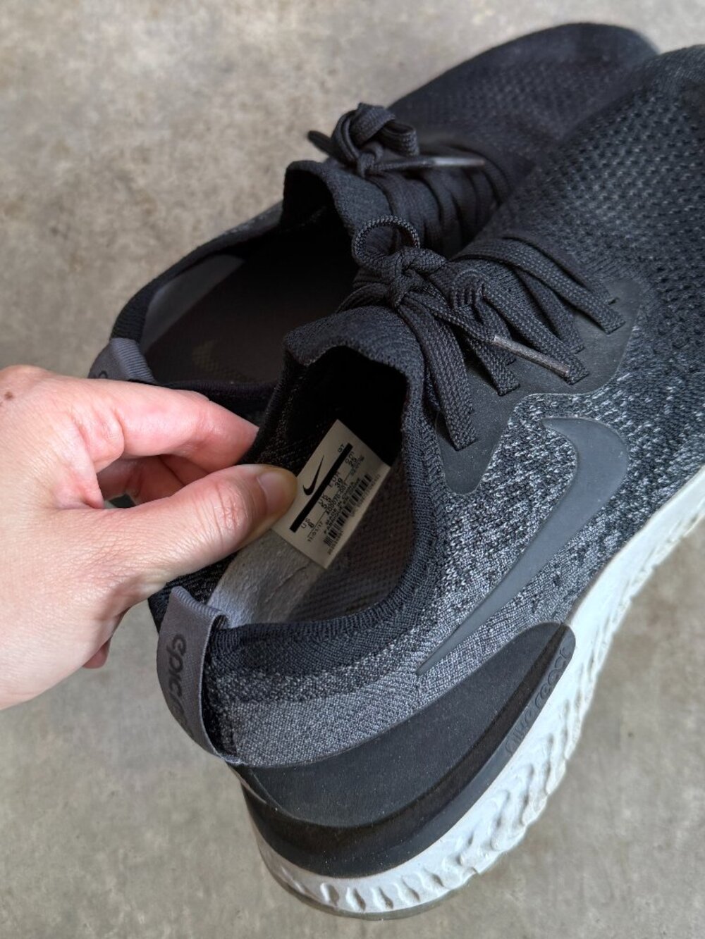 Nike Women's Epic React Flyknit 'Black' Sneakers Size 8 - Picture 5 of 6